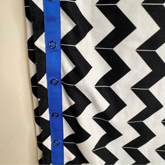 Lululemon Vinyasa Scarf *Luon Light Arrow Chevron White Black / Black - Picture 8 of 11